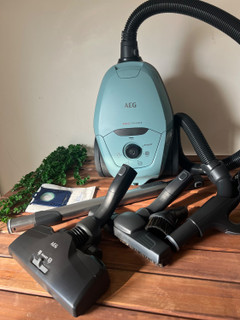 جاروبرقی اسمارت آاگ/AEG مدل VX82-1 سوپر سایلنت و پرقدرت